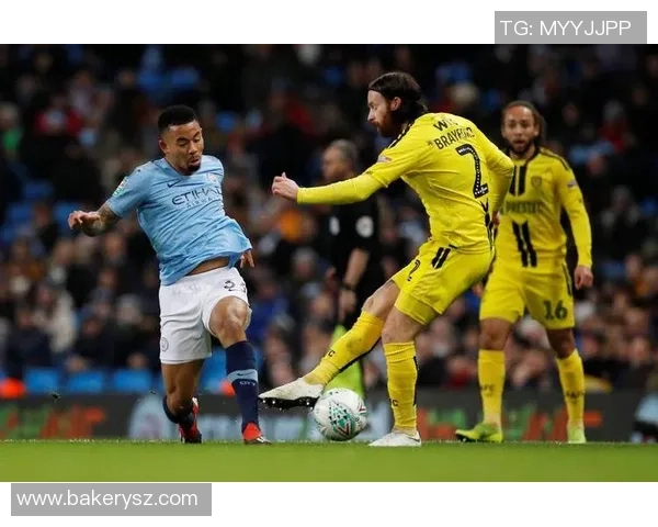 昨晚布莱克浦与查尔顿激战正酣双方争夺关键积分精彩纷呈